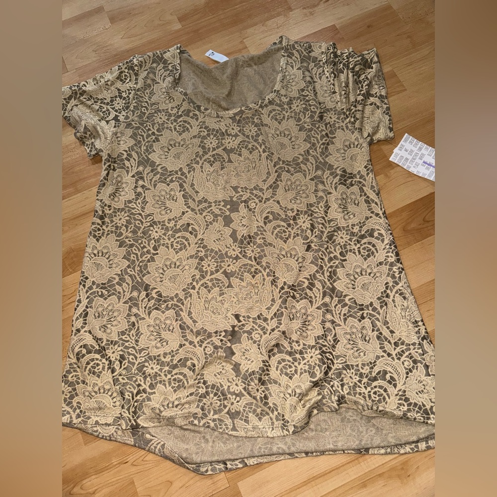 NWT LuLaRoe classic tee size L